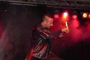P1080371 Shawn mit Feuer.jpg