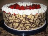 Erbeer-Torte mit Dekorrandverzierung.JPG