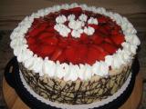 Erdbeer-Sahne Torte mit Dekorrand.JPG