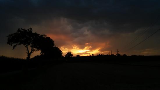 18.07.2015 - Abendstimmung mit heranziehender Schauerzelle @ Grieskirchen (OÖ)