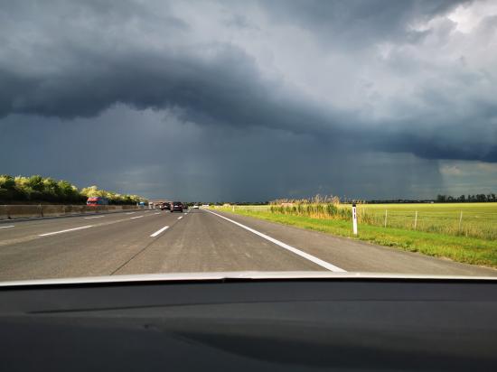 29.05.2020 A2 Fahrtrichtung Norden. Gewitter über Wien