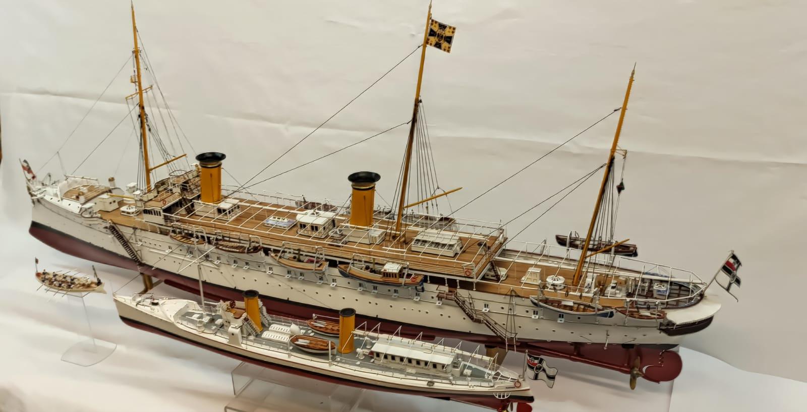 SMY Hohenzollern, Depeschenboot Sleipner und Langboot mit dem Kaiserlichen Paar (2025-11-22 )