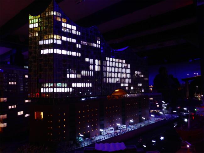 Elphi bei Nacht
